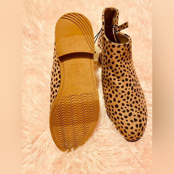 NWT Cat & Jack brown/Judi animal print boots - Picture 6 of 6